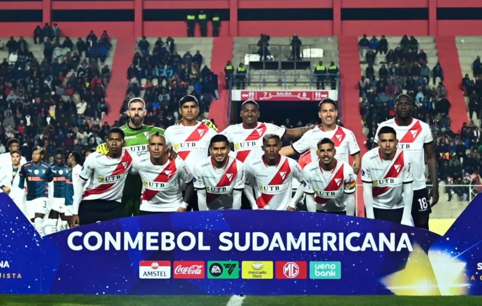 El cuadro albirrojo en su presentación ante Liga de Quito, en el estadio Municipal de Villa Ingenio. Foto Always Ready