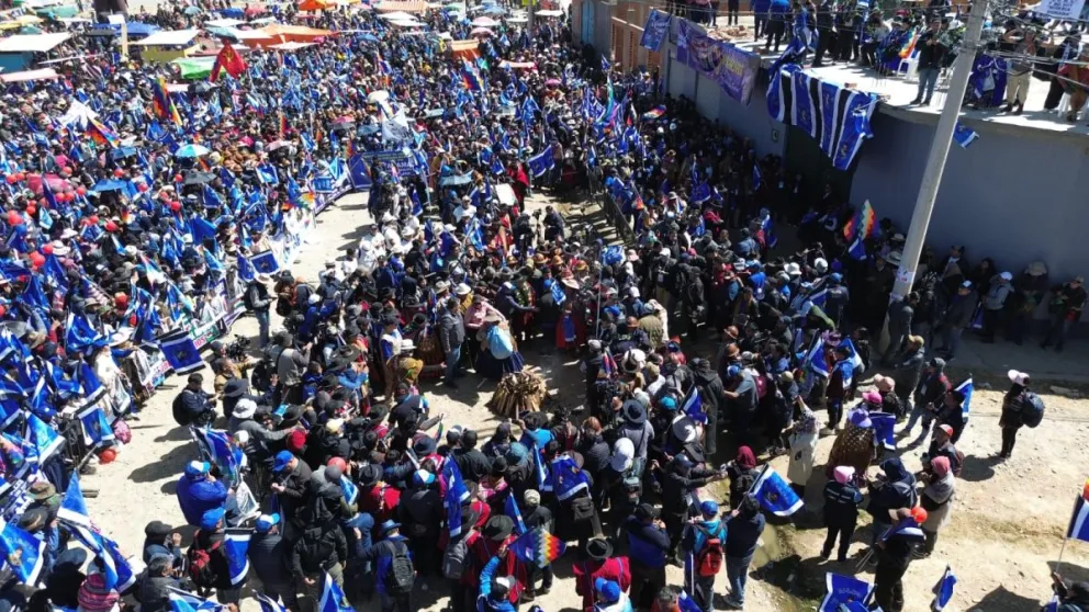 Pocas personas en el acto de "proclamación" en El Alto este viernes. Foto: APG