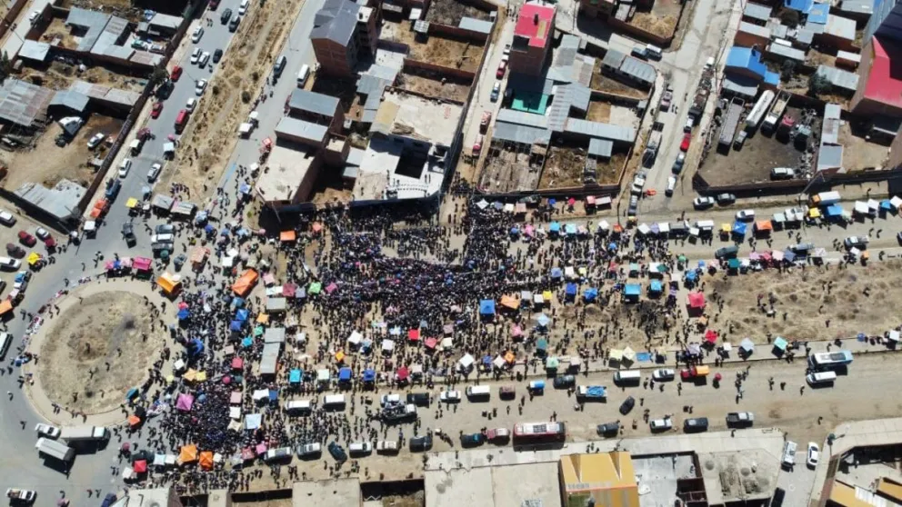 Imagen aérea del encuentro de Morales con su militancia en la ciudad de El Alto. Foto: RTP 