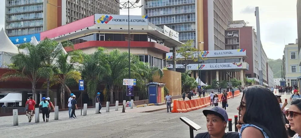 El frontis del Consejo Nacional Electoral, en Caracas, Venezuela. Foto: Carlos Quisbert