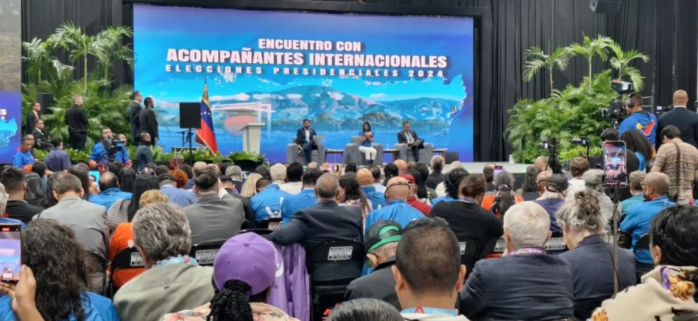 El "Encuentro con acompañantes internacionales - Elecciones presidenciales 2024", este viernes. Foto: Carlos Quisbert / Visión 360