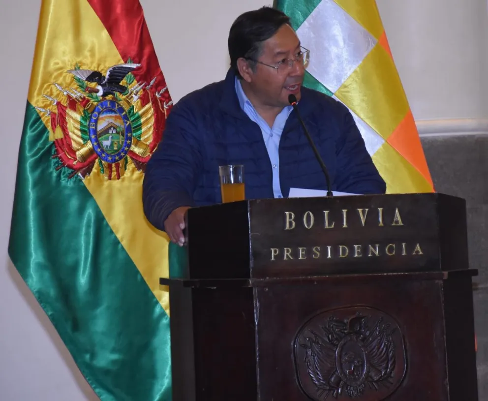 Arce, durante el acto para recordar un mes de la asonada militar en el Hall de Palacio Quemado. Foto: APG