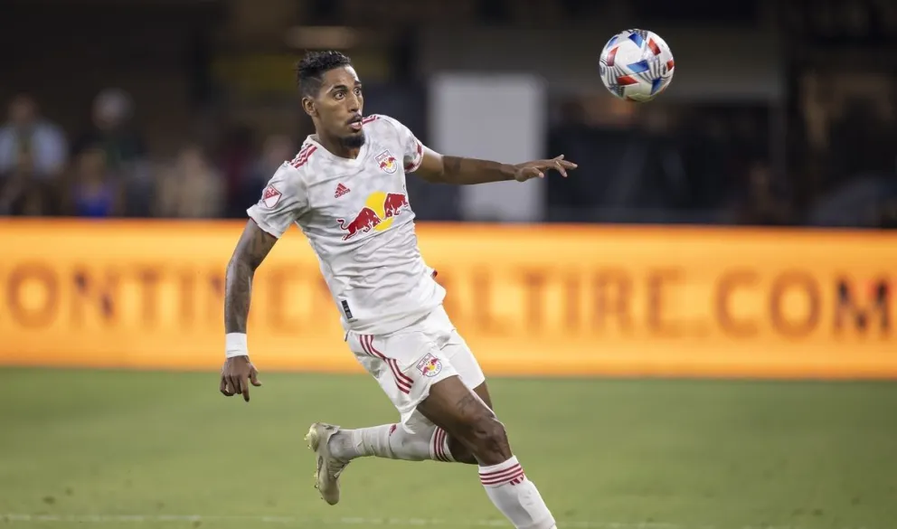 El atacante Fabio Gomes con la casaca del New York Red Bull. Foto Sydney FC
