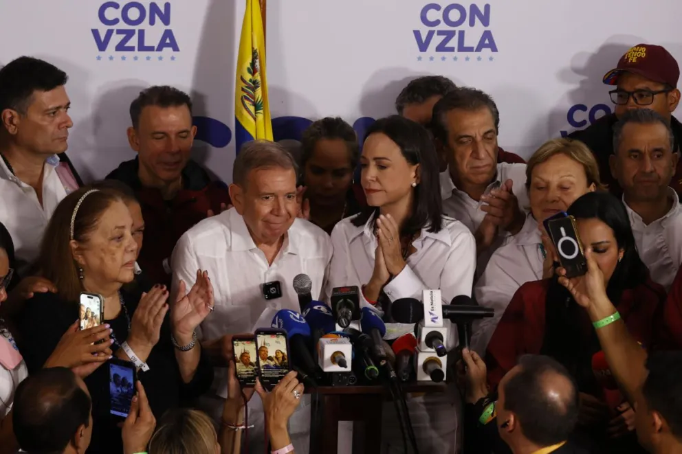 El candidato Edmudo González Urrutia y la líder opositora venezolana, María Corina Machado. Foto: EFE