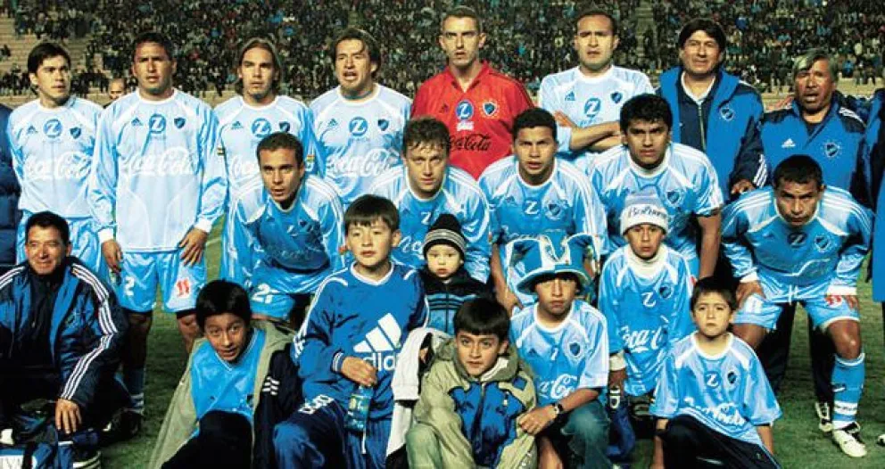Parte del plantel celeste de 2004. Foto: Historia del Fútbol Boliviano.