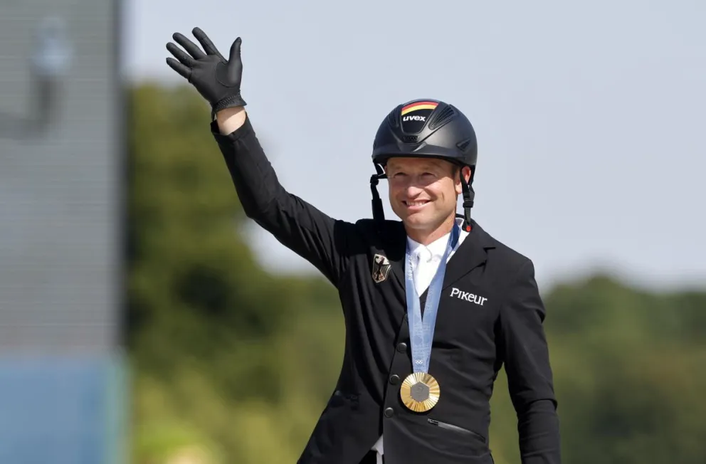 El medallista de oro, el alemán Michael Jung en el Castillo de Versalles. Foto: EFE.