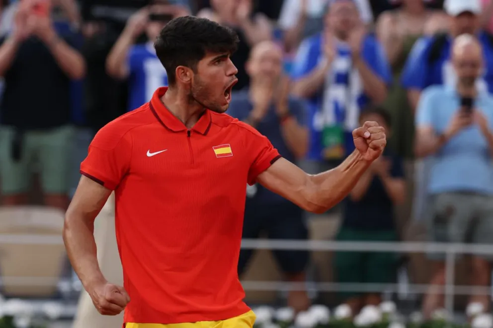 El español Alcaraz celebra uno de los puntos obtenidos hoy. Foto EFE