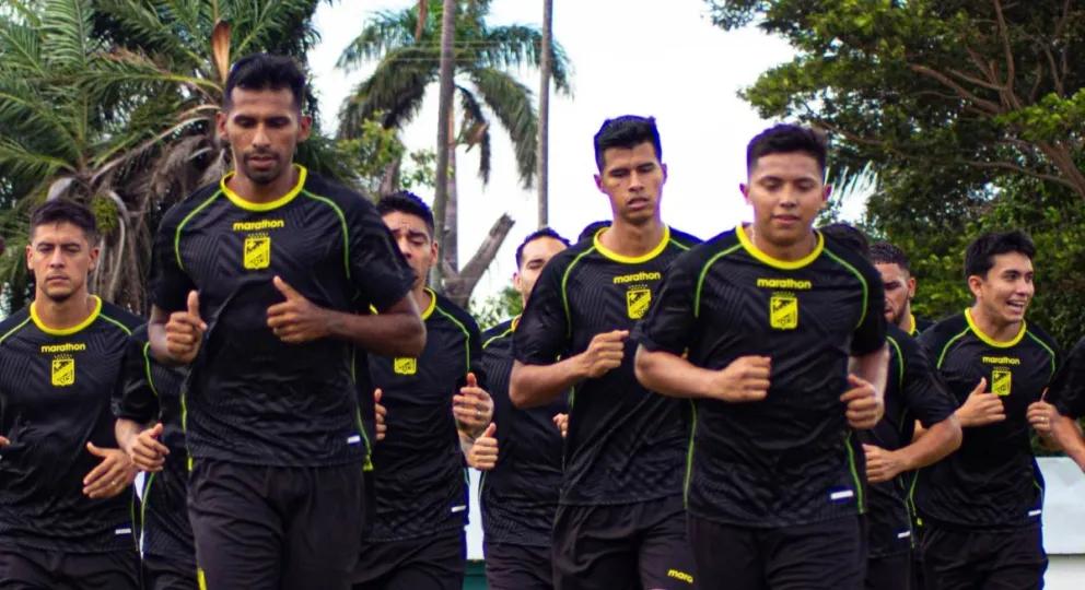 Jugadores de Oriente Petrolero en un entrenamiento en su predio de San Antonio. Foto: Oriente Petrolero.