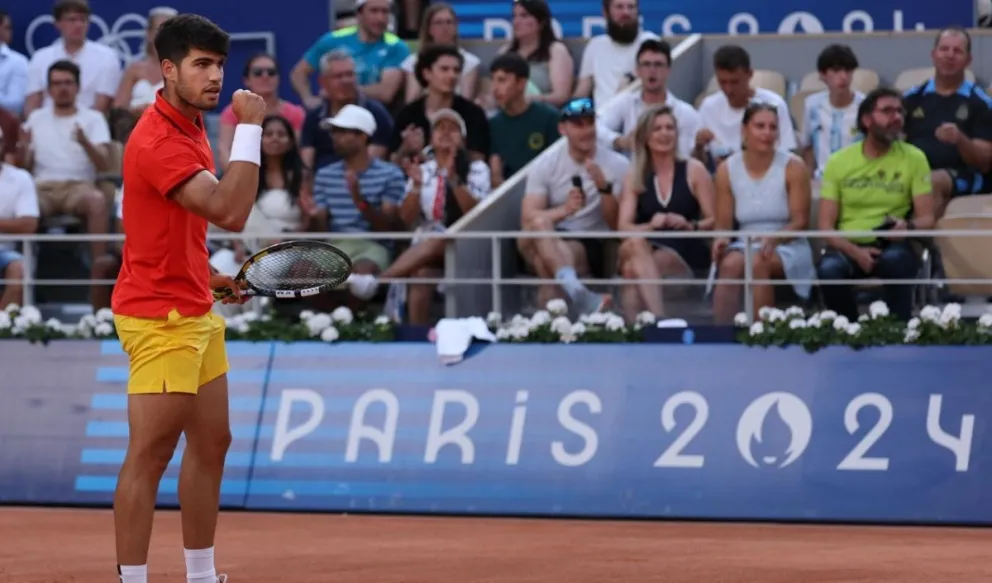 Alcaraz celebra tras un punto durante su partido de este martes. Foto: EFE.