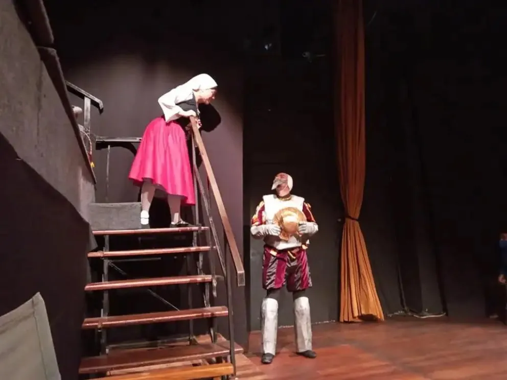 Obra “Abran cancha que aquí viene don Quijote de la Mancha” de Uma Jalsu en el Teatro Municipal de Cámara Norma Merlo. Foto: AMUN