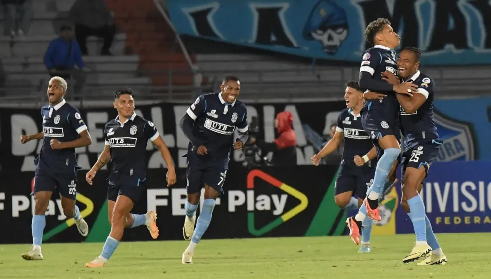 Celebran los jugadores de San Antonio la victoria sobre Aurora. Foto: APG 
