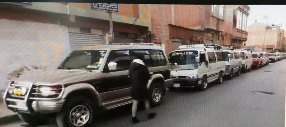 Filas en un surtidor de El Alto este miércoles. Foto: Captura de video