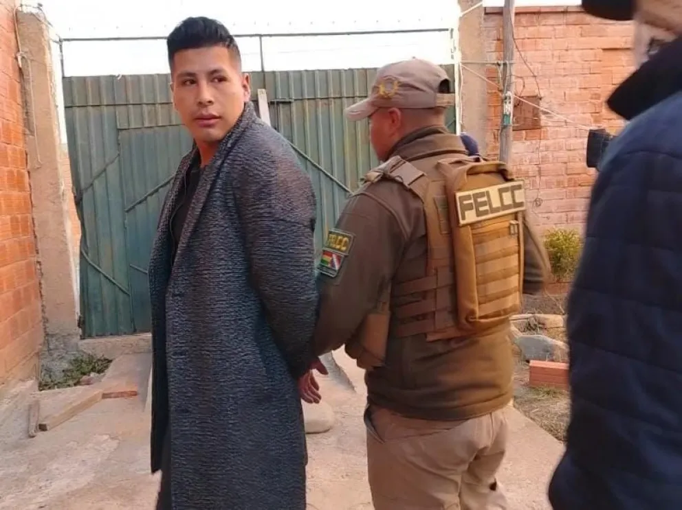 Rubén Blanco momentos antes de ser trasladado a la Fiscalía. Foto: Facebook del ministerio de Culturas