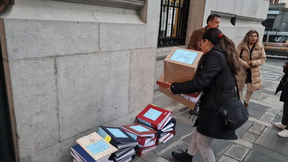 Los funcionarios de la Comisión Mixta de Constitución presentaron el informe el lunes a la Vicepresidencia. Foto ABI