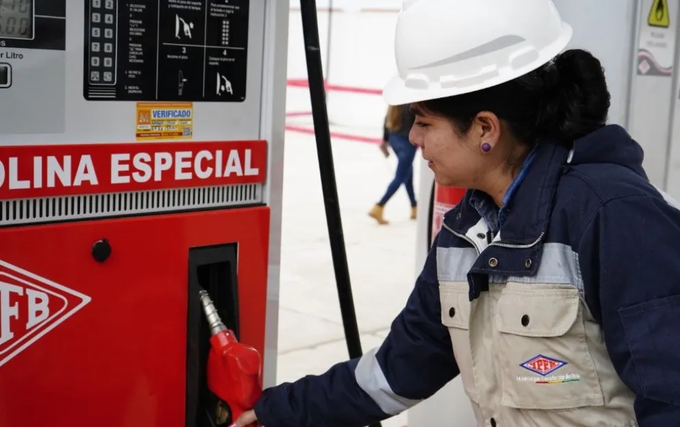Una foto referencial de una estación de servicio de YPFB. Foto: YPFB