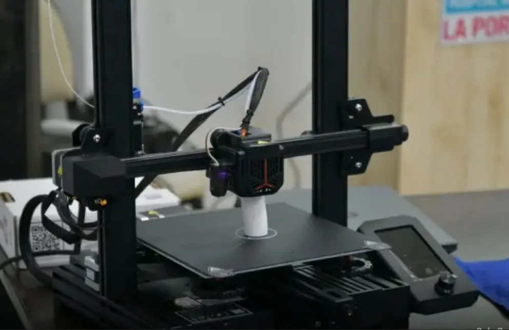 El equipo con el que se realizan las impresiones 3D (tres dimensiones).  Foto: AMUN