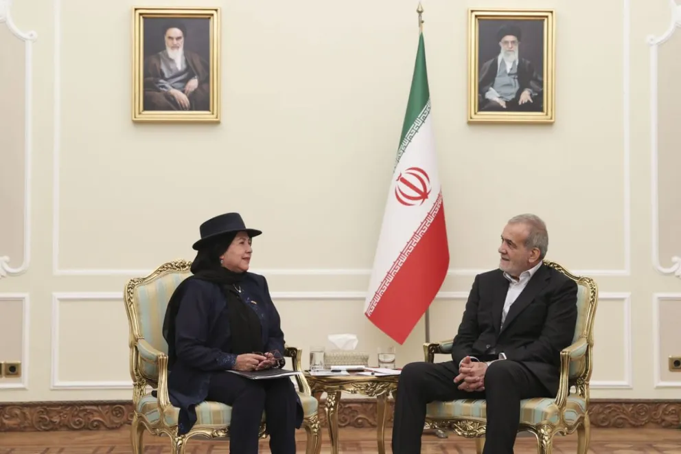 La canciller Sosa con el presidente de Irán. Foto: IRNA