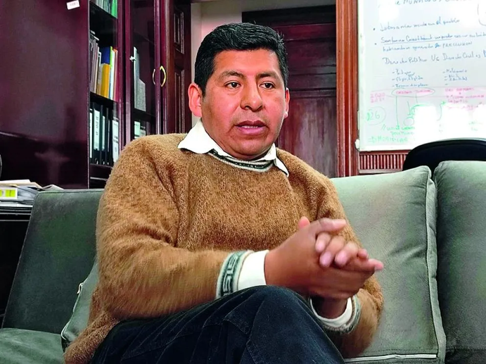 El vocal Tahuichi Tahuichi, vocal de la Sala Plena del organismo electoral, en entrevista exclusiva con Visión 360. Foto: Paulo Lizárraga A. / Visión 360