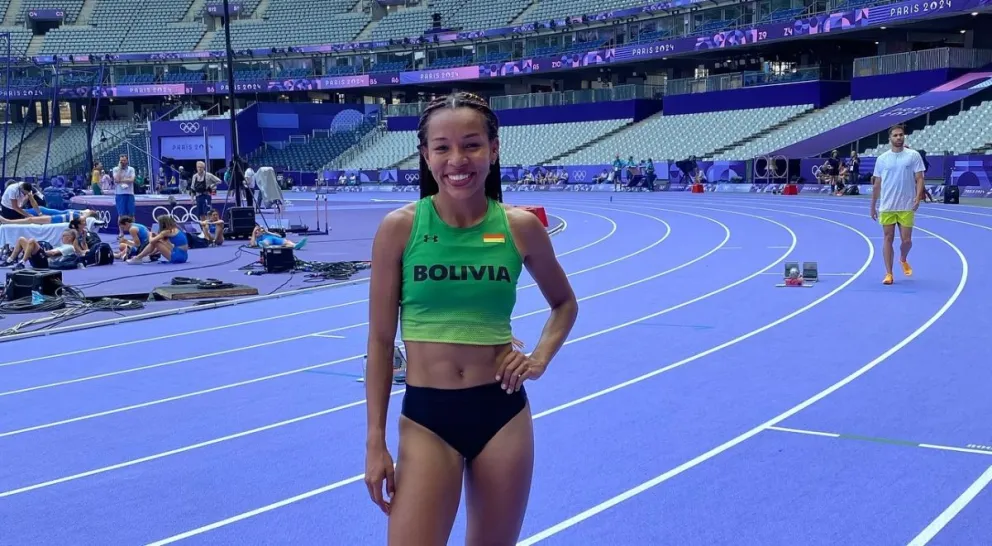 Torrez en la pista del Estadio de Francia donde competirá. Foto: Guadalupe Torrez.