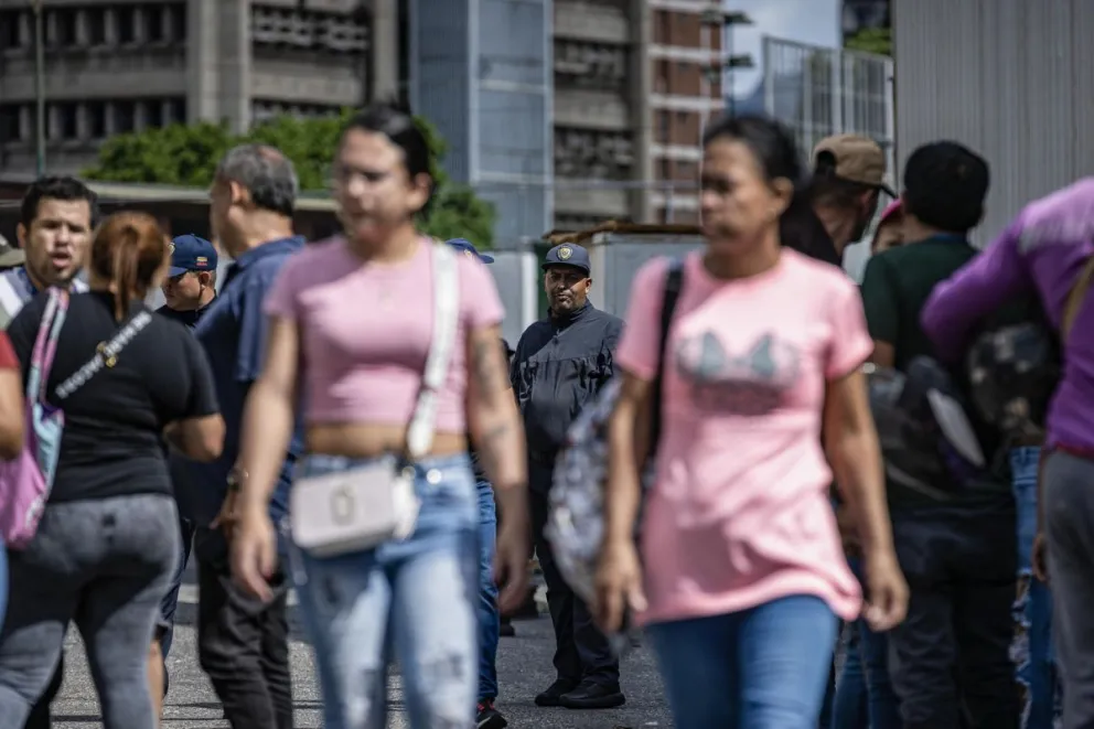 Familiares de las personas detenidas durante las protestas por los resultados en Venezuela. Foto: EFE