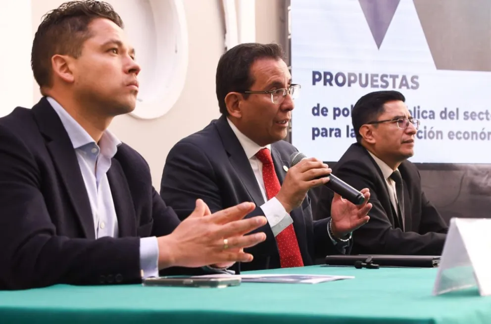 Industriales en emergencia ante el pedido de control de divisas que hizo el gabinete social. Foto. CNI