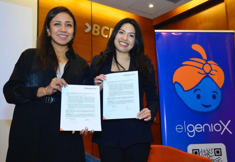 Gabriela Asmat gerente de Crediseguro y Gabriela Cano, gerente de El Genio. Foto. Crediseguro