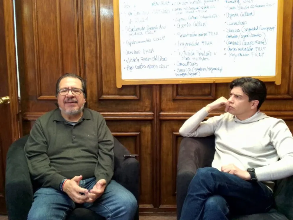 David Pérez, presidente de la CDLLP, y Fernando Barrientos, director de Ferias de la CDLLP,  recibieron a Visión 360.  FOTO: Jorge Soruco/Visión 360