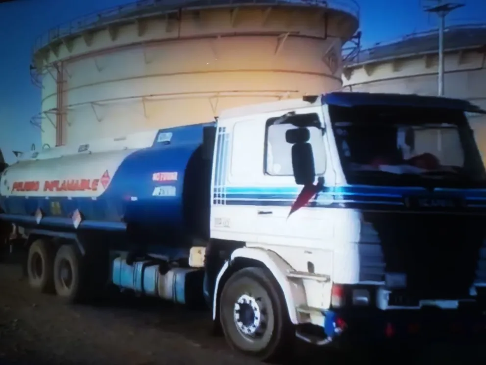 YPFB y la ANH despachan combustible desde la planta de Senkata hoy. Foto; Captura Bolivia TV.