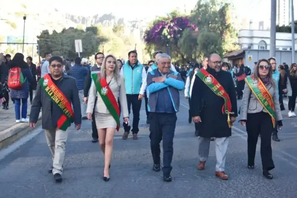 Iván Arias en el desfile de la zona Sur Foto: AMN
