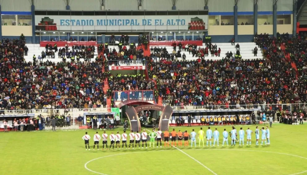 La tribuna de preferencia del estadio Municipal el día que jugaron Always Ready y Sporting Cristal. Foto: GAMEA.