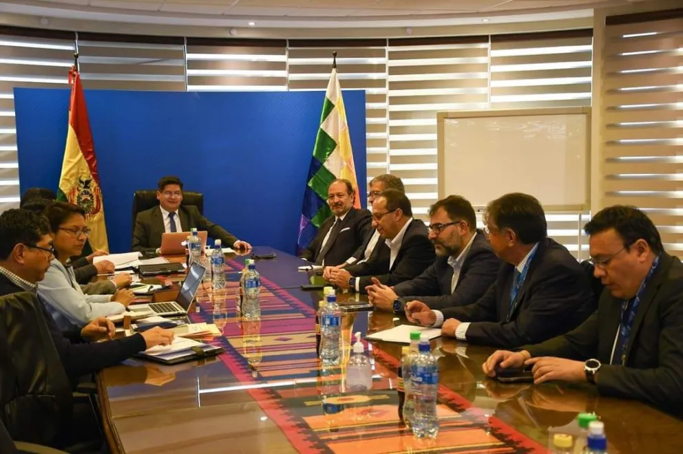 El ministro de Economía, Marcelo Montenegro junto a los empresarios privados de Bolivia. Foto: CEPB.