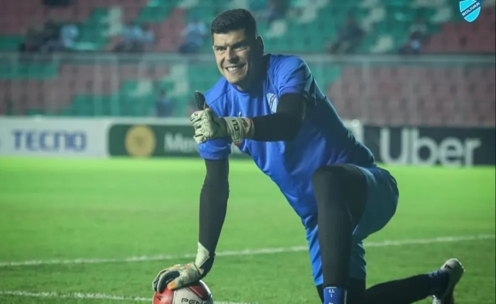 Lampe durante el calentamiento en el Tahuichi Aguilera. Foto: Club Bolívar.