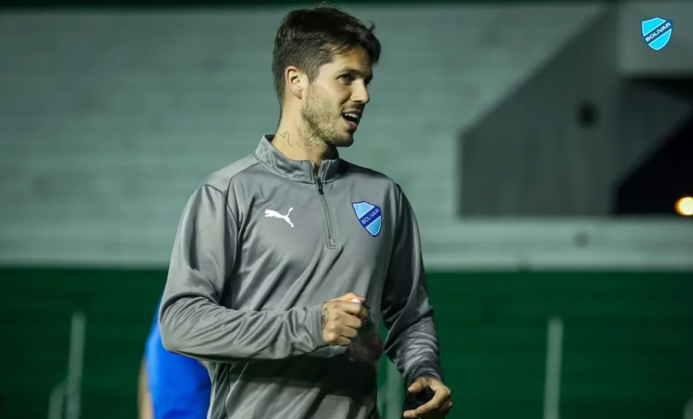Patricio Rodríguez durante el calentamiento en el Tahuichi Aguilera. Foto: Club Bolívar,