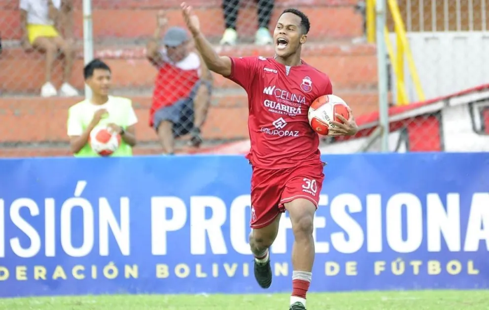 Ronaldo Vásquez celebra el tercer gol de los azucareros. Foto:APG