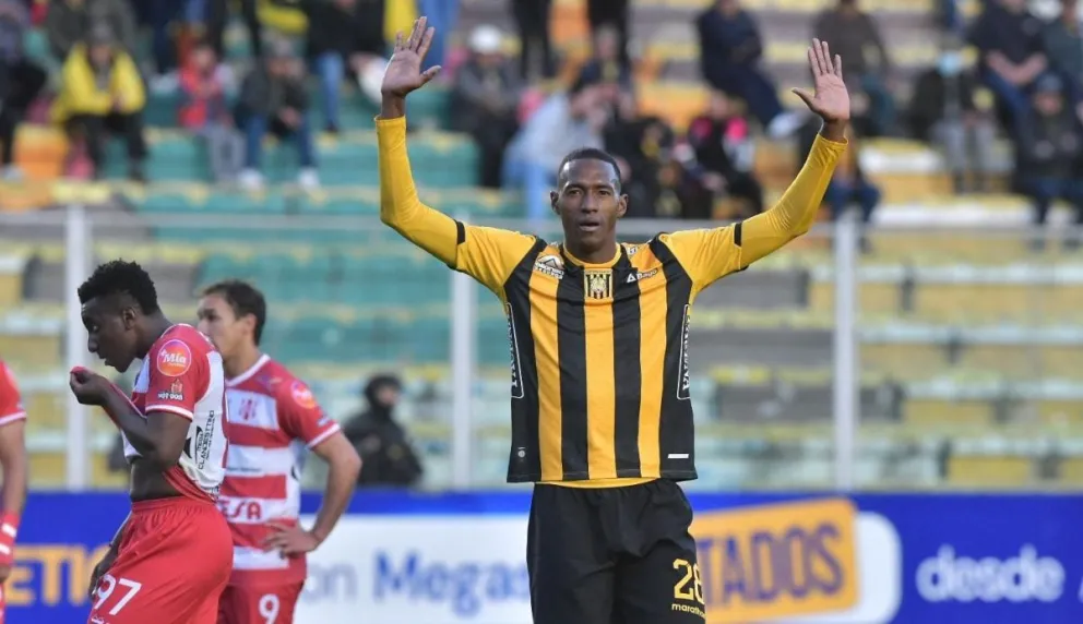 Abdiel Ayarza festeja su primer gol para The Strongest, el que marcó el camino de la goleada. Foto: APG