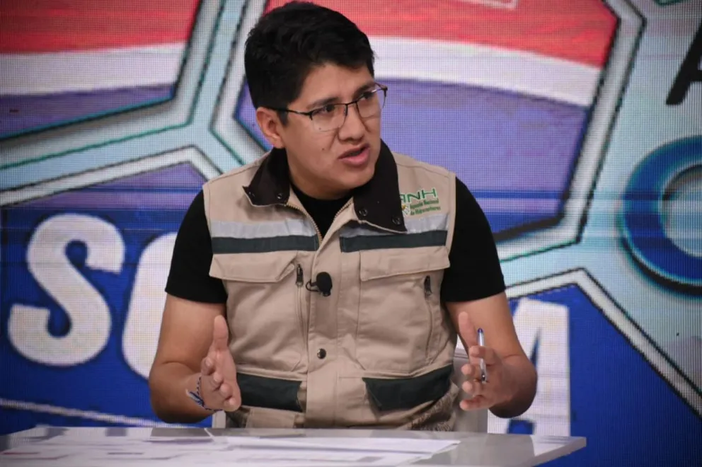 El director de la ANH, Germán Jiménez asegura que se trabaja para normalizar la provisión de diésel. Foto: ABI