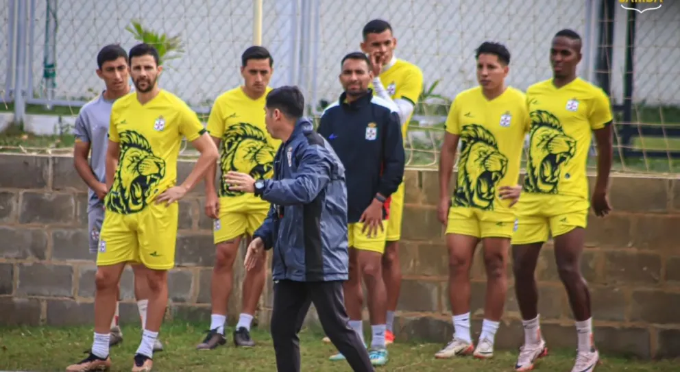 Jugadores de Real Santa Cruz en pleno entrenamiento. Foto: Real Santa Cruz.
