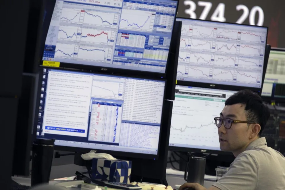 Un operador de la bolsa de Corea del Sur. Foto: EFE