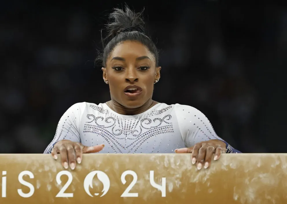 Simone Biles no pudo ampliar su cosecha de oros en la jornada de este lunes de la gimnasia artística. Foto: EFE