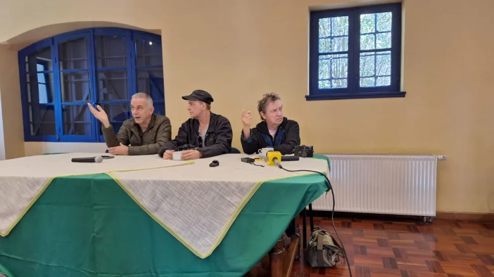 Andy Summers  junto  a Rodrigo Santos, ex Barao Vermelho, y Joao Barone, baterista de Paralamas Do Sucesso. Foto: Marco Belmonte