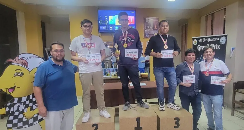 El podio masculino del certamen en el valle. Foto: Federación Boliviana de Ajedrez.