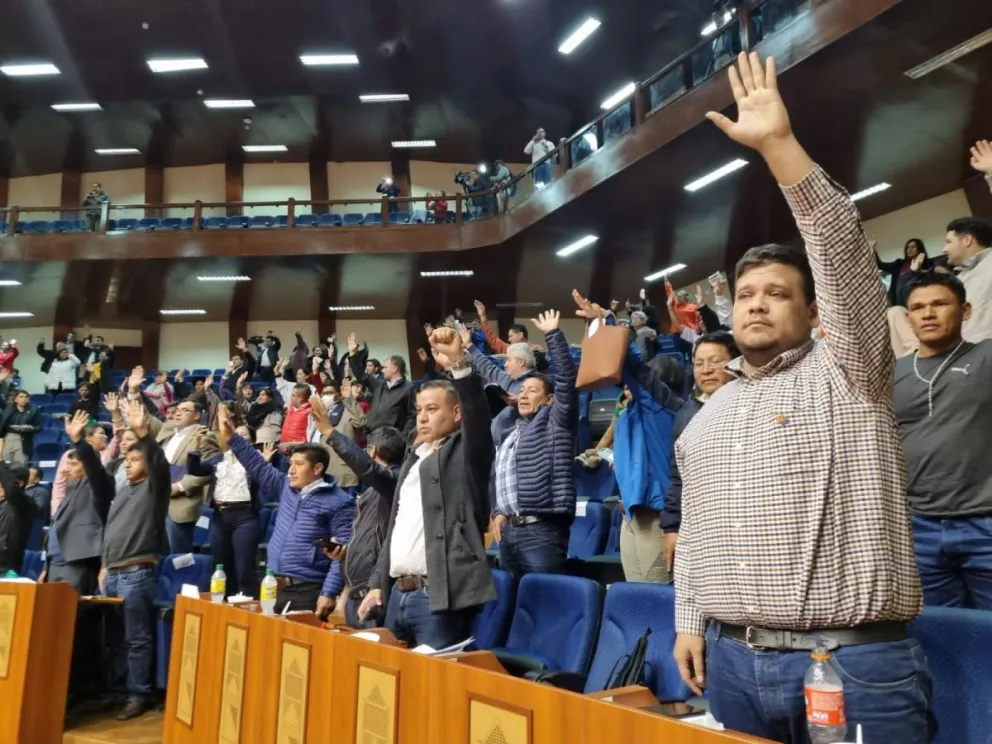 Parlamentarios aprobaron los informes para tres instancias, en Sucre. Foto: Diputados Bolivia