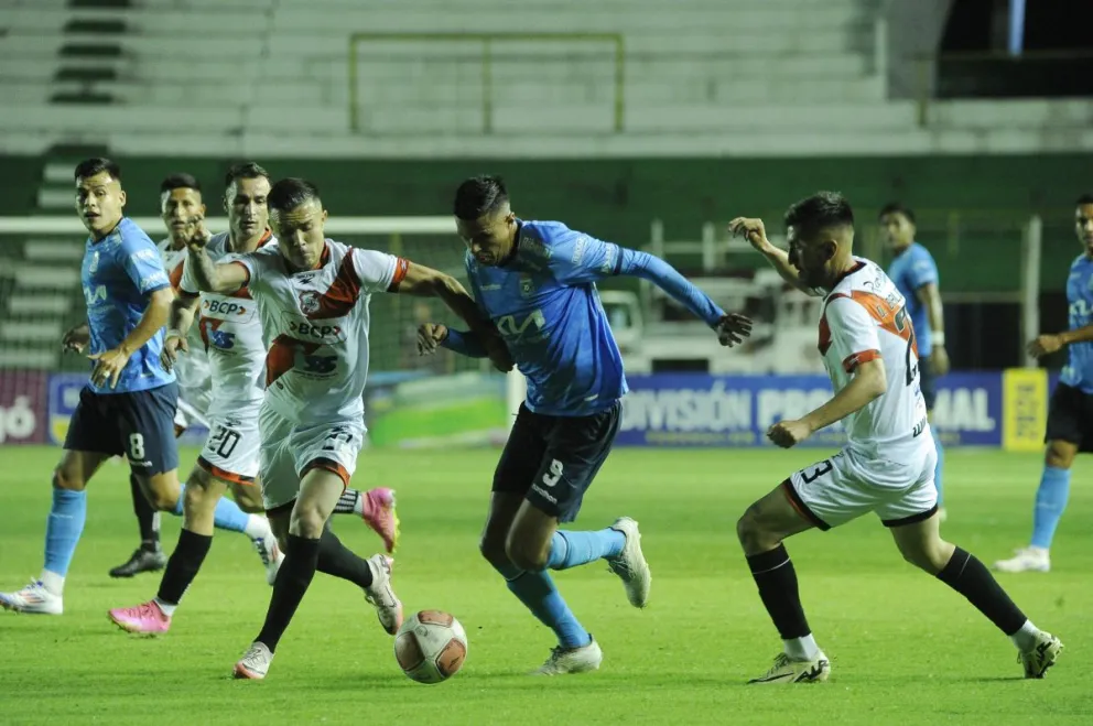 Incidencia del partido que jugaron el lunes Nacional Potosí vs. Blooming por el torneo Clausura. Foto: APG