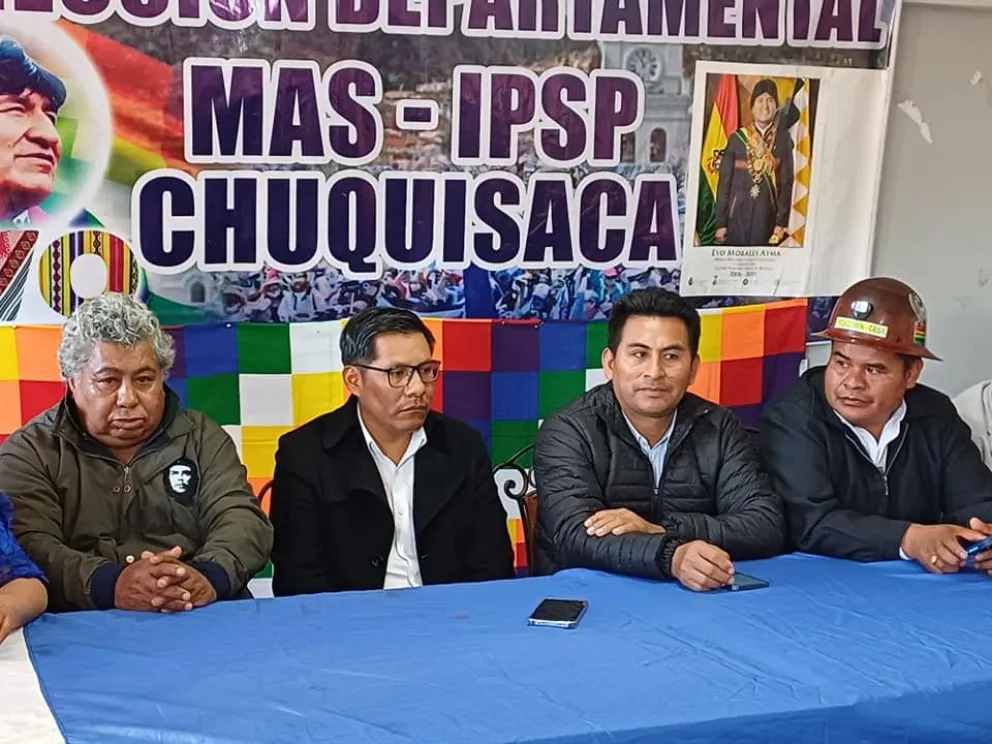 Los legisladores "evistas" en el pronunciamiento de este martes. Foto: RKC