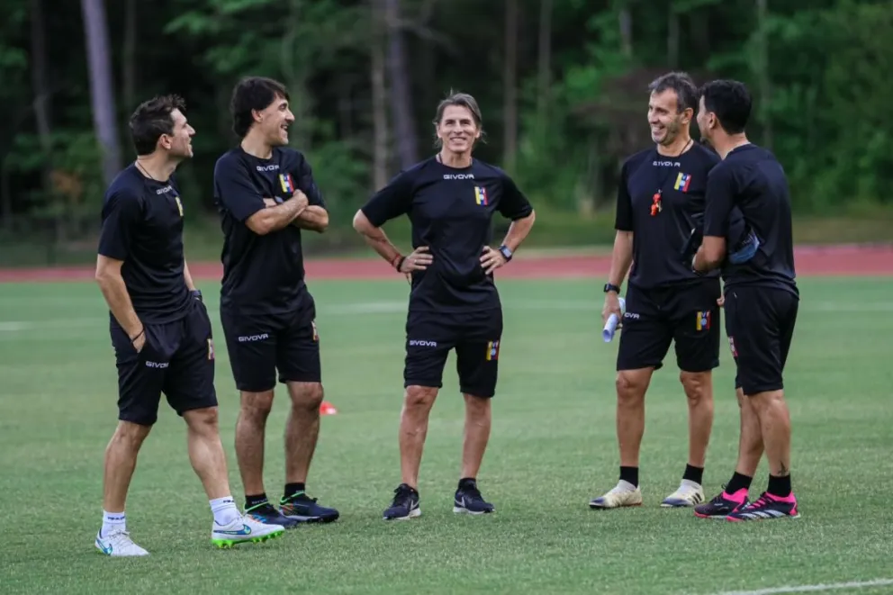 El cuerpo técnico del seleccionado de Venezuela que llegaría a fin de mes a La Paz. Foto: Versus