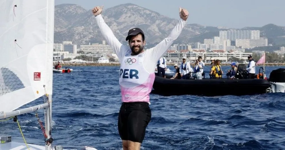 Stefano Peschiera, de Perú, obtuvo la medalla de bronce en vela. Foto: EFE.