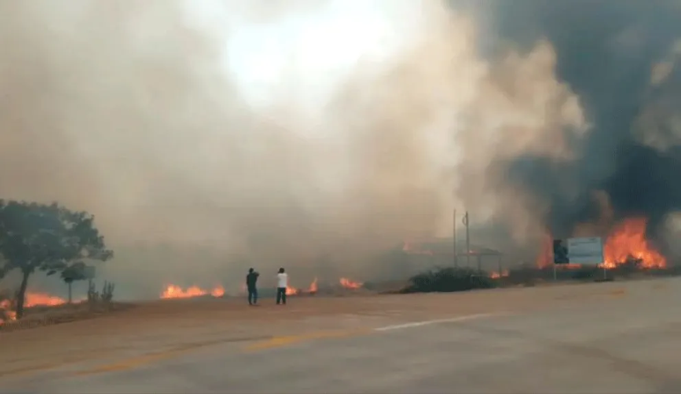 Incendio en la comunidad San Lorenzo Nuevo, en Santa Cruz. Foto: Erbol