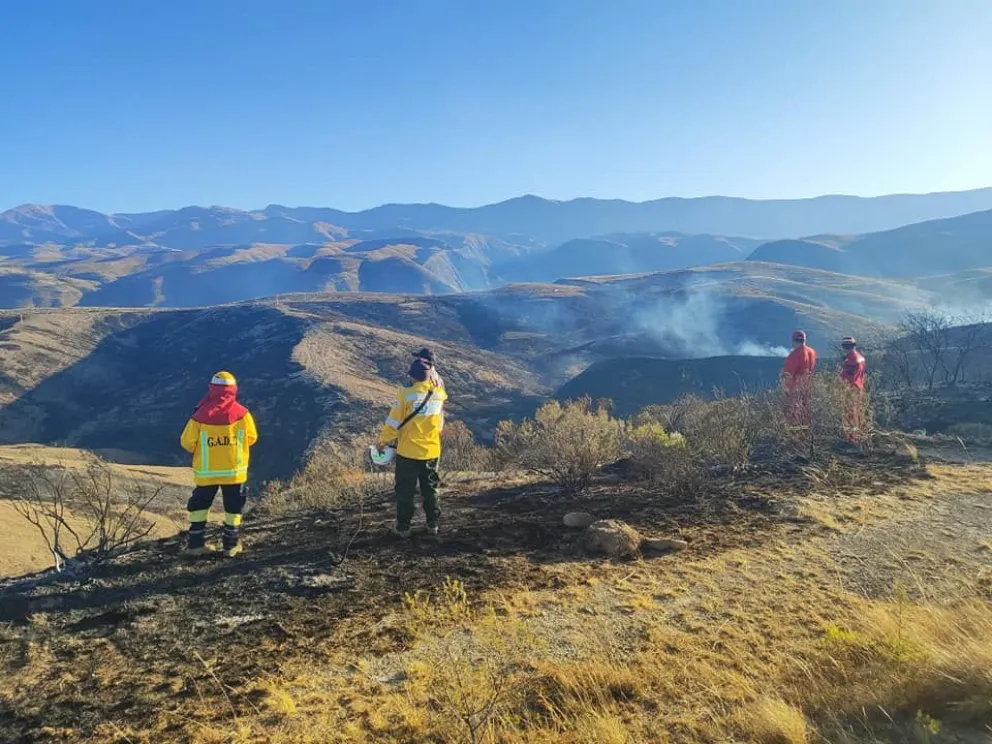 Un incendio en la comunidad de Choroma, en Tarija. Foto: Gobernación de Tarija