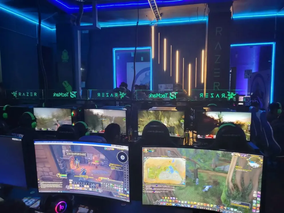 Competidores en el salón Aquí me quedo durante las eliminatorias. FOTO: AMN