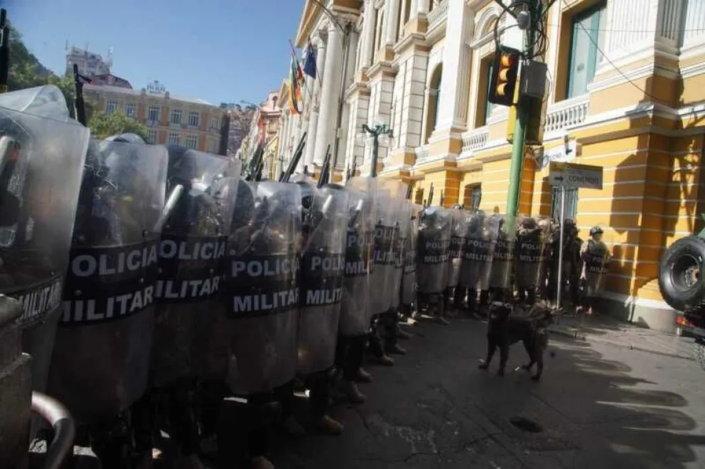 El 26 de junio, Zúñiga movilizó a un grupo de militares encapuchados con quienes tomó la plaza Murillo. Foto: ABI